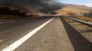Ağrıda kafa kafaya çarpışan çekici ve kamyon alev aldı: 1 yaralı