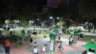 Aileler güvenli parklara akın ediyor
