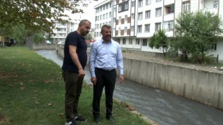 AK Parti Esenyurt ilçe başkanı sel bölgesine gelerek incelemelerde bulundu