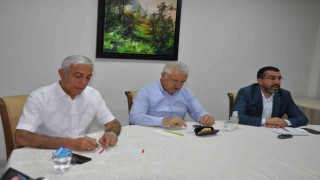 AK Parti heyeti basınla buluştu