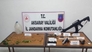Aksarayda jandarma kenevir ekip uyuşturucu ticareti yapan şahsı gözaltına aldı