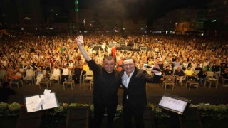 Alanya Belediyesinin yaz konserinde, Ferhat Göçer coşkusu