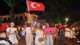 Alanyada 30 Ağustos coşkusuna turistler de ortak oldu