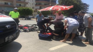 Alanyada motosiklet ile otomobil çarpıştı: 1i ağır, 2 yaralı