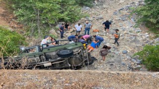 Alanyada safari aracı şarampole uçtu: 7 yaralı
