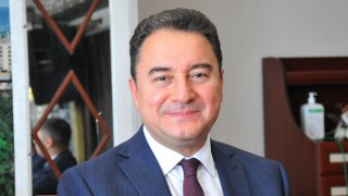 Ali Babacan: "Devlet parası olana 400 milyar faiz ödüyor"