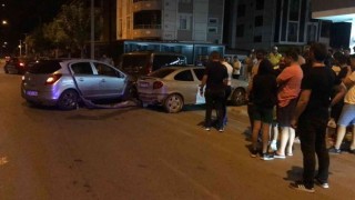 Alkollü sürücü park halindeki araçlara çarptı: 1 yaralı