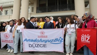 Amasyadan gelen gençler, Vali Cevdet Atay ile buluştu