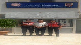 Antalyada jandarma aranan hükümlüyü baba evinde yakaladı