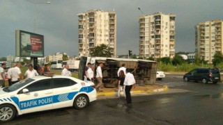 Antalyada servis midibüsü devrildi: 6 yaralı