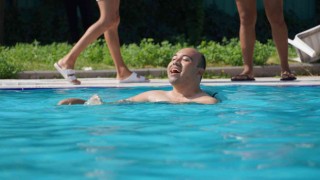 Aquaparkın özel misafirleri, suyun keyfini çıkardı