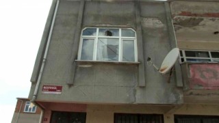 Arnavutköyde tavuklarını çaldığını iddia ettiği genci şikayet eden kadının evi taşlandı