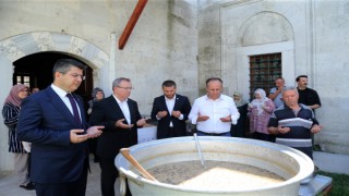 Aşçı Yahya Babanın kazanı aşure ile kaynadı