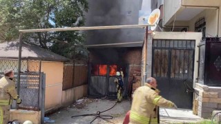 Ataşehirde otomobil yedek parçalarının olduğu garaj alev alev yandı