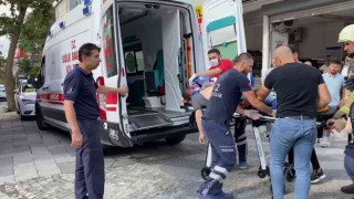 Ataşehirde yanlışlıkla gaza basan sürücü otomobil ile 2nci kattan düştü
