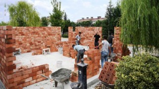 Ataşehirin muhtarlık binasında çalışmalar sürüyor