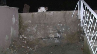 Avcılarda İSKİ çalışmasında bahçe duvarı hasar gördü, yağmur suları evin içine doldu