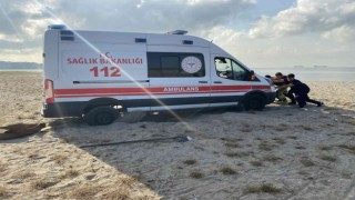 Avcılarda kumsalda ambulans kurtarma operasyonu