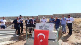 Ayağının tozuyla şehit kabirlerini ve esnafı ziyaret etti