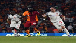 Bafetimbi Gomis oyuna sonradan girdi yine golünü attı