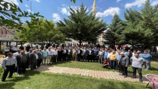 Bahçesaray, tayini çıkan Kaymakam Kundakçıyı gözyaşlarıyla uğurladı