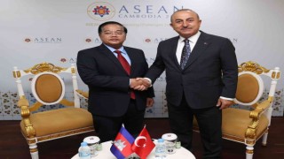 Bakan Çavuşoğlu, Kamboçya Müslümanlardan Sorumlu Kıdemli Bakanı Hassan ile görüştü