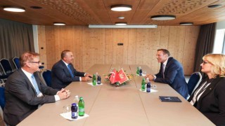 Bakan Çavuşoğlu, Karadağlı mevkidaşı Krivokapiç ile görüştü