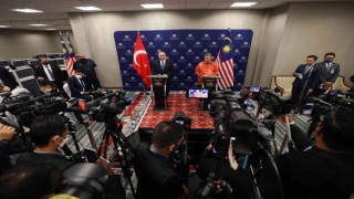 Bakan Çavuşoğlu, Malezyalı mevkidaşı Abdullah ile görüştü