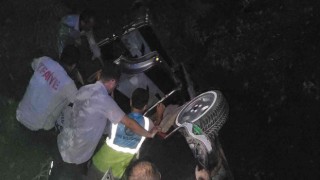 Balatalar kokuyor diye aracı durdurdu, hareket ettirince şarampole yuvarlandı: 5 yaralı