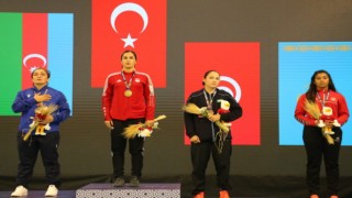 BARÜ mezunu Buse Tosun Çavuşoğlundan altın madalya
