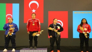BARÜ mezunu Buse Tosun Çavuşoğlundan altın madalya