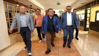 Başkan Böcek Kemerde turizmcilerle buluştu