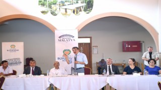Başkan Gürkan muhtarlara yapılan hizmetleri anlattı