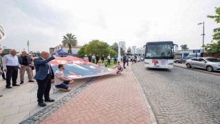 Başkan Soyer, Kocatepeden İzmire taşınacak Türk bayrağını teslim etti