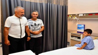 Başkan Sözen, sünnet çocuklarına moral verdi