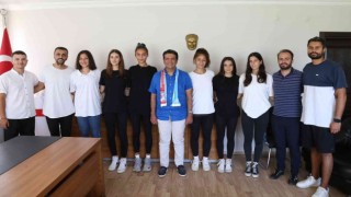 Başkan Turgay Genç, voleybol takımını ağırladı