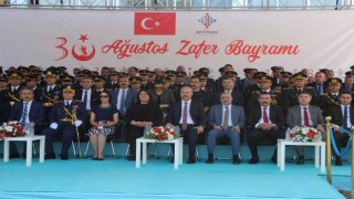 Batmanda coşkulu Zafer Bayramı kutlaması