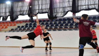 Bayan hentbolculardan iki günde iki hazırlık maçı