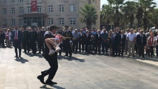 Bayılan öğrenciye ilk müdahaleyi törene katılan askeri personel yaptı