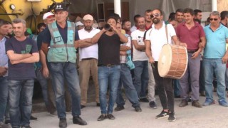 Belediye işçileri yüzde 80lik zammı davullu zurnalı kutladı