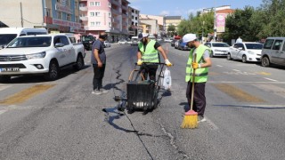 Belediyenin asfalt yama çalışmaları devam ediyor