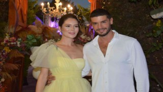 Berk Oktay ile evlenmeye hazırlanan Yıldız Çağrı Atiksoya kına gecesi