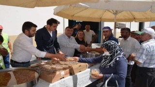 Beylikovada geleneksel aşure ikramı bu yıl da gerçekleştirildi