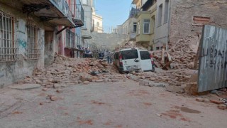 Beyoğlunda 4 katlı metruk bina çöktü