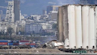 Beyrut Limanındaki patlamanın 2nci yıl dönümünde ağır hasar gören tahıl silosunda kısmi çökme
