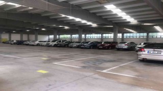 Bilecikte Dolu uyarısı sonrası otopark ve kapalı pazar alanında araç yoğunluğu yaşandı