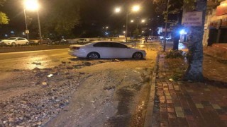 Bilecikte sağanak yağışta araçlar yolda kaldı, ev ve dükkânları su bastı