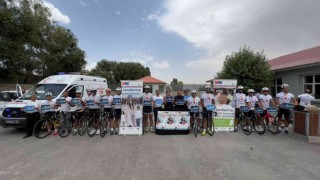 Bin 300 kilometre pedal çevirerek ‘kadına şiddete hayır dediler