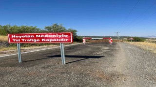 Bingölde yol heyelan nedeniyle ulaşıma kapandı