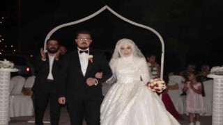 Binlerce çiftin nikahını kıyan baba, oğlunun nikahını da kendisi kıydı